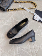 PUMP ROUNG TOE IN BLACK SHEEPSKIN